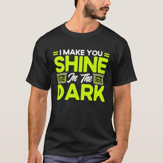 Camiseta I Make You Shine In The Dark Radiology Radiologist (Frente)