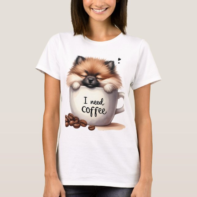 CAMISETA I NEED COFFEE AND A POMERANIAN DOG (Frente)