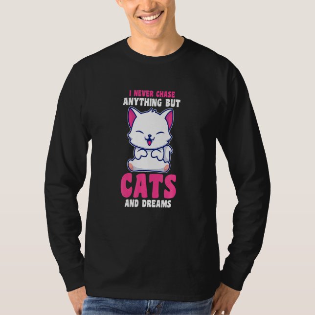 Camiseta I Never Chase Anything But Cats And Dreams Cat Own (Frente)