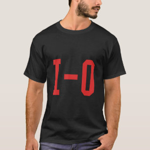 Camiseta I O Casais que se divertem no futebol de Ohio