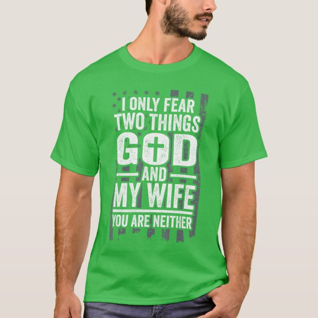 Camiseta I Only Fearwohings God and My Wife Patriotic Husba (Frente)