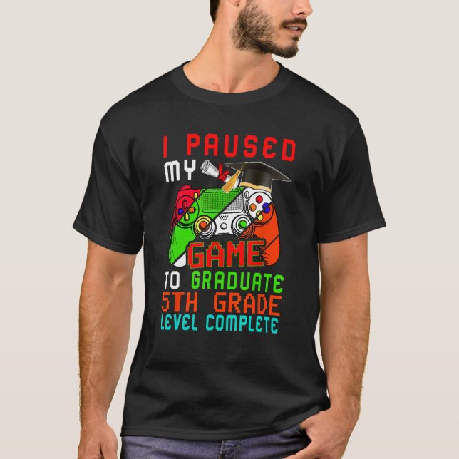 Camiseta I Paused My Game To Graduate 5th Grade Level Compl (Frente)