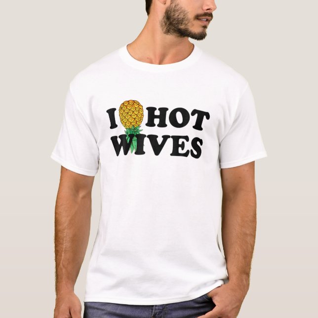 Camiseta I Pineapple Hot Wives De Cima Para Baixo I Hearny  (Frente)