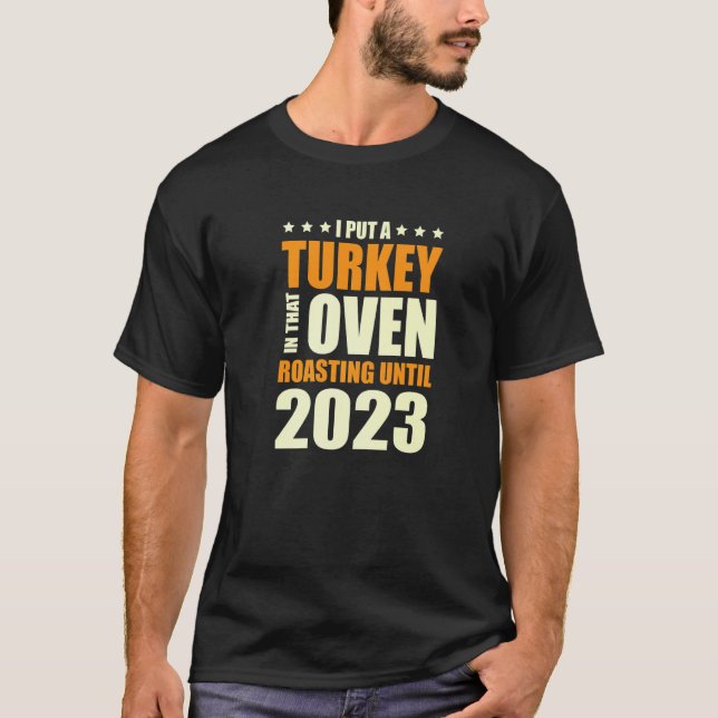 Camiseta I Put A Turkey In That Oven Pregnancy Thanksgiving (Frente)