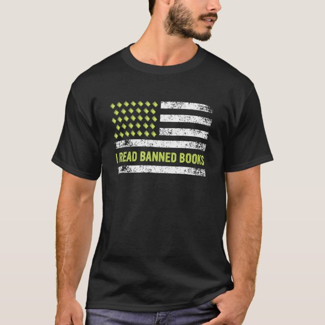 Camiseta I Read Banned Books Retro Usa Flag Reading Librari (Frente)