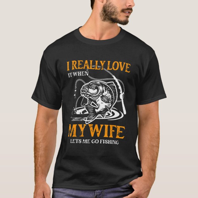 Camiseta I Really Love It When My Wife Lets Me Go Fishing (Frente)