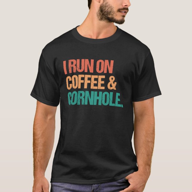 Camiseta I Run On Coffee and Cornhole  Sack Toss Bags (Frente)