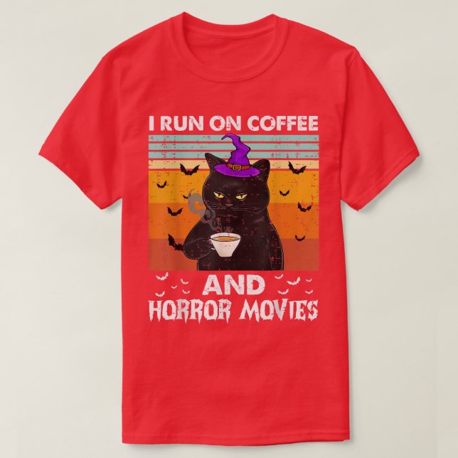 Camiseta I Run On Coffee And Horror Movies Halloween Coffee (Frente do Design)
