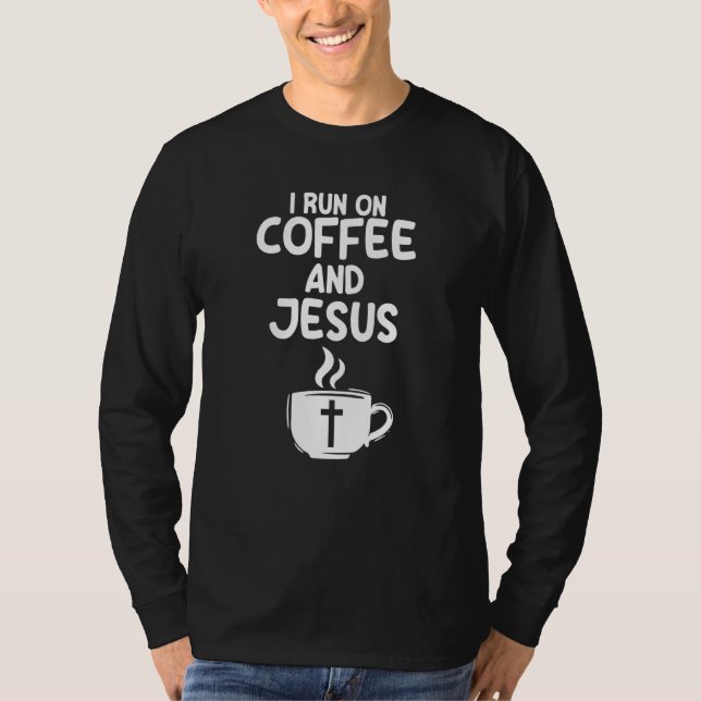 Camiseta I Run On Coffee And Jesus Caffeine Drinking Christ (Frente)