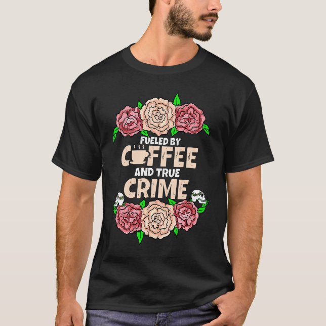 Camiseta I Run on Coffee and True Crime (Frente)