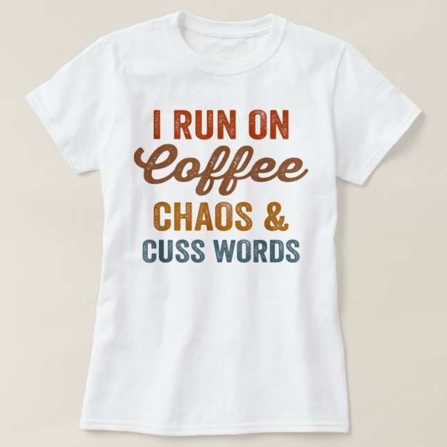 Camiseta I Run On Coffee Chaos And Cuss Words Funny Sarcast (Frente do Design)