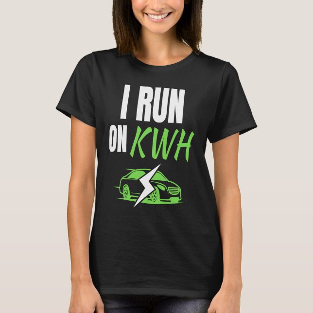 Camiseta I Run On KWH, E Car Electric Powered EV Car,  Elec (Frente)