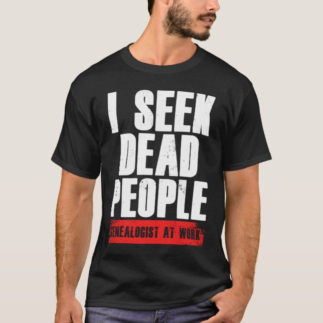 Camiseta I Seek Dead People Genealogist At Work Genealogy R (Frente)