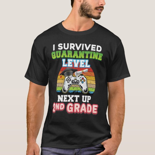Camiseta I Sobreviver Nível de Quarentena Próximo Formando  (Frente)