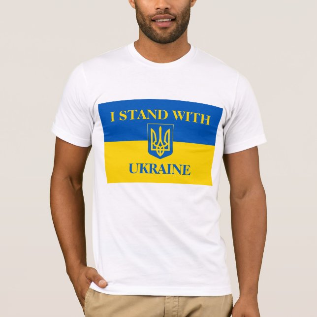 Camiseta I STAND WUTH UKRAINE. Ukrainian flag.Coat of Arms (Frente)
