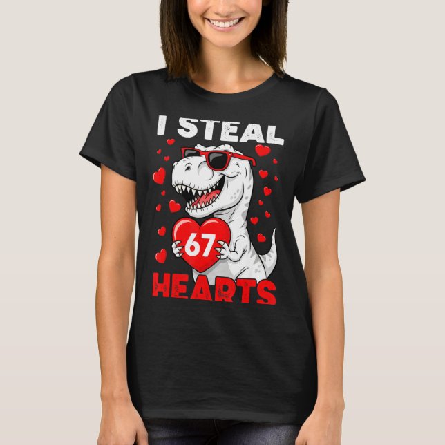 Camiseta I Steal 67 Hearts Funny 67 Valentine Dinosaur Men  (Frente)