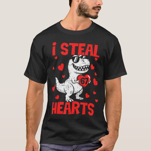 Camiseta I Steal 67 Hearts T-rex Six Seven Valentines Day B (Frente)