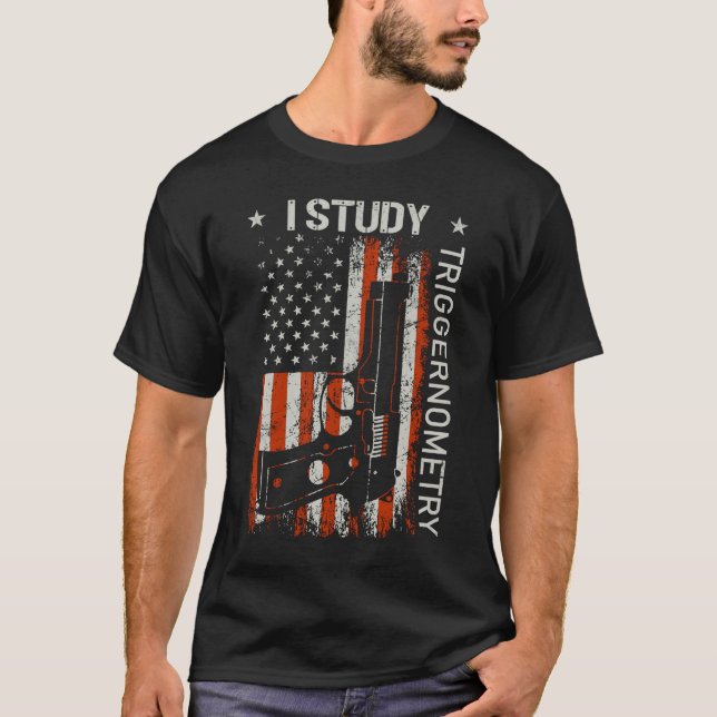 Camiseta I Study Triggernometry Gun American Flag On Back (Frente)
