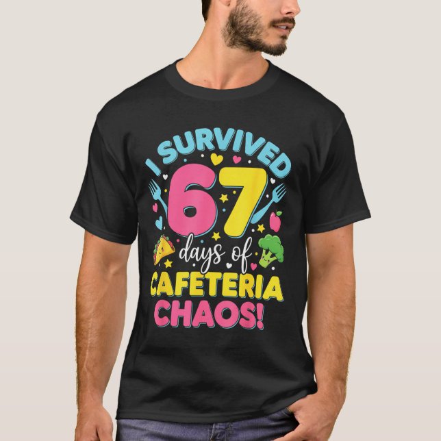 Camiseta I Survived 67 Days Of Cafeteria Chaos Meme  (Frente)