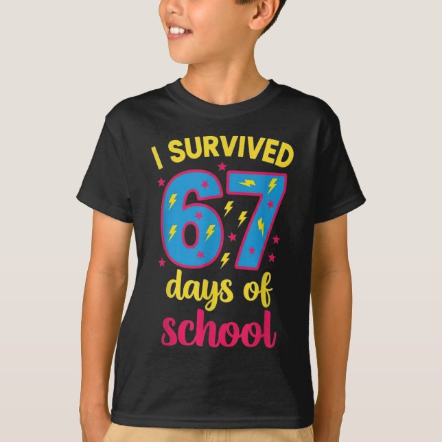 Camiseta I Survived 67 Days Of School 100 Days Brainrot Six (Frente)