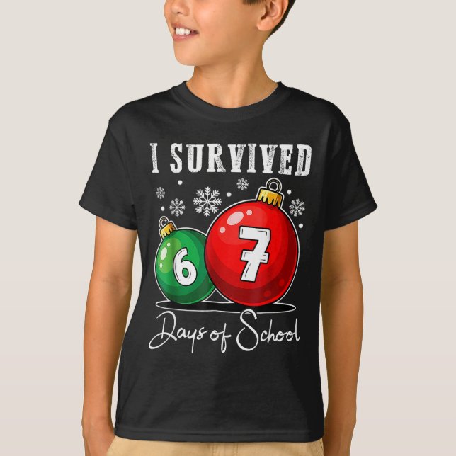 Camiseta I Survived 67 Days Of School Christmas Candy Cane  (Frente)