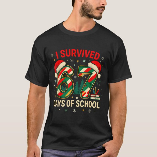 Camiseta I Survived 67 Days Of School Christmas Teacher  (Frente)