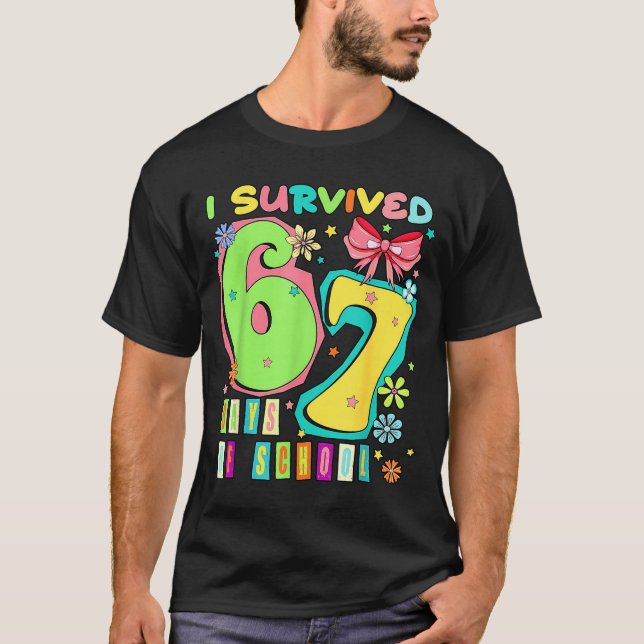 Camiseta I Survived 67 Days Of School Coquette Bow Teachers (Frente)