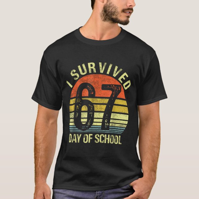 Camiseta I Survived 67 Days Of School Dabbing Six Seven Mem (Frente)