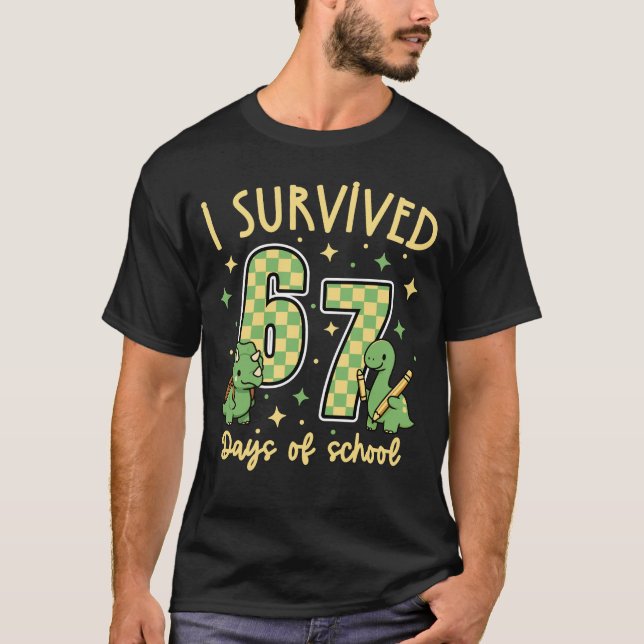 Camiseta I Survived 67 Days of School Dinosaur (Frente)