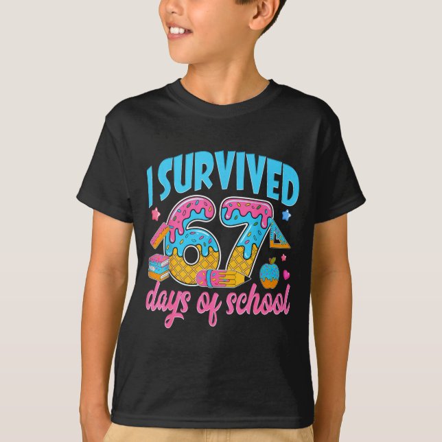 Camiseta I Survived 67 Days Of School Funny 6 7 Meme Teache (Frente)