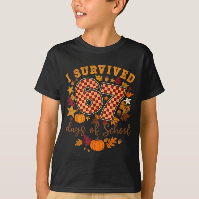 Camiseta I Survived 67 Days Of School Funny 6 7 Teachers Th (Frente)