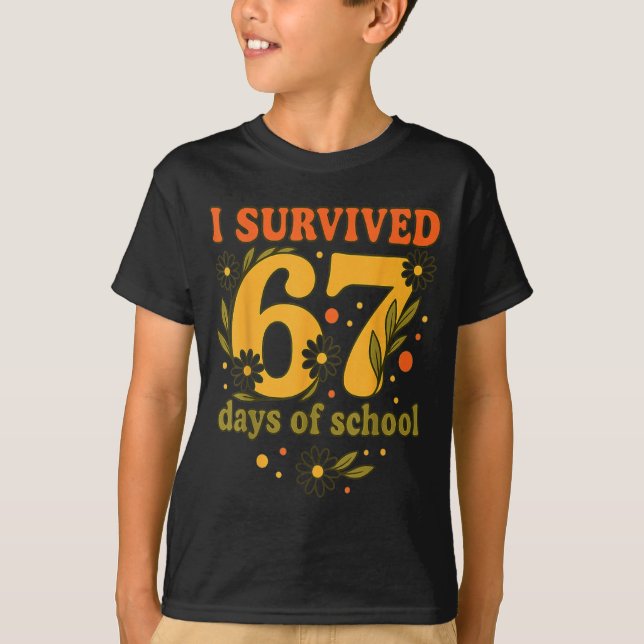 Camiseta I Survived 67 Days Of School Funny 6 7 Teachers Th (Frente)