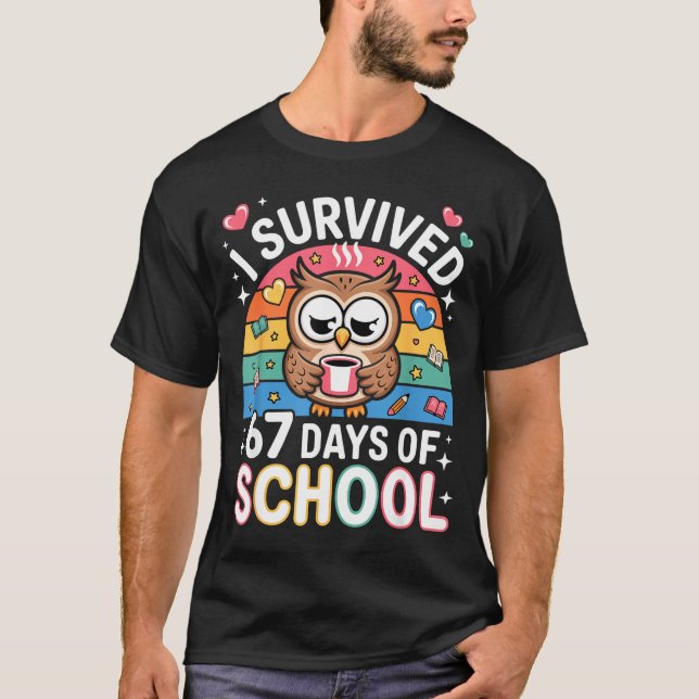 Camiseta I Survived 67 Days Of School Funny Coffee Owl Scho (Frente)