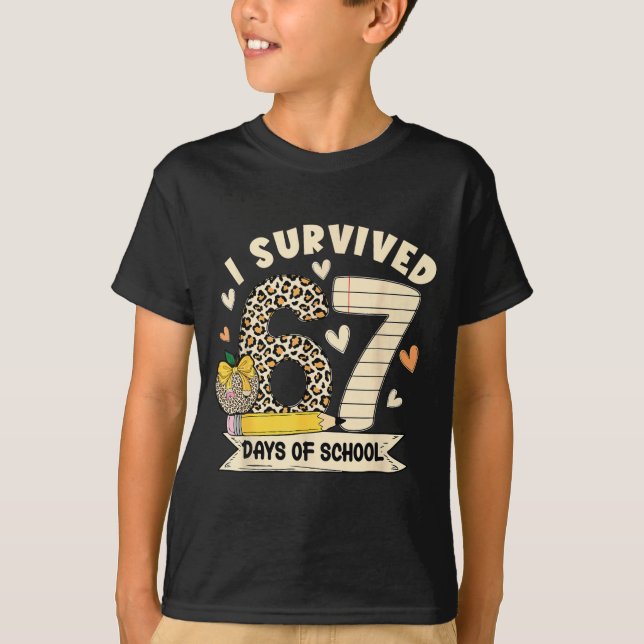 Camiseta I Survived 67 Days Of School Funny Leopard Student (Frente)