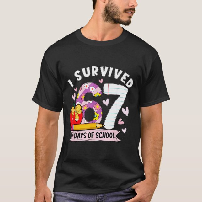 Camiseta I Survived 67 Days Of School Funny Leopard Student (Frente)