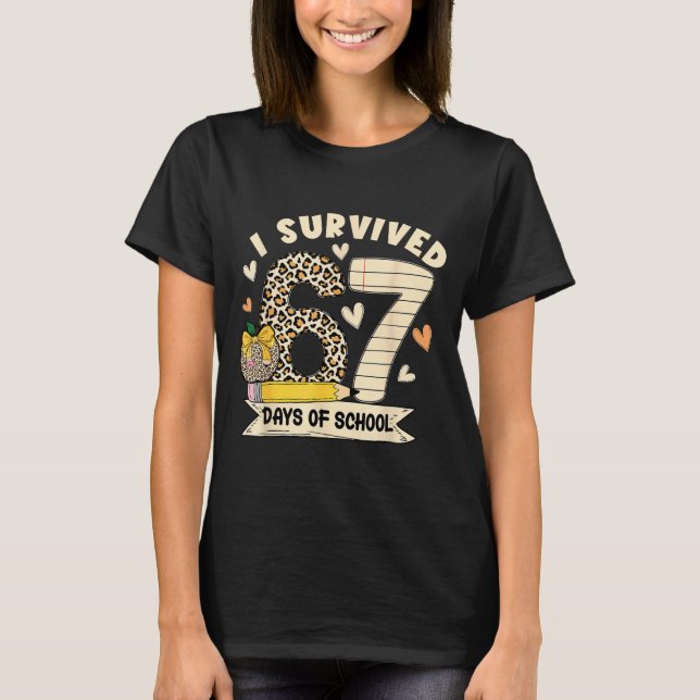 Camiseta I Survived 67 Days Of School Funny Leopard Student (Frente)