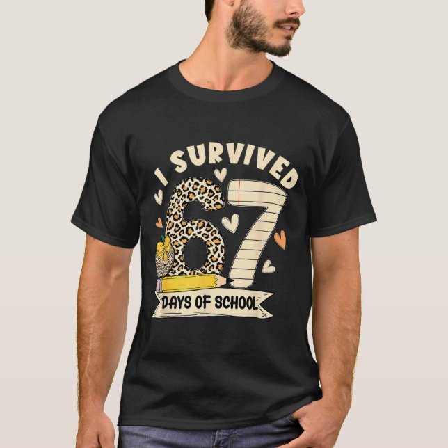 Camiseta I Survived 67 Days Of School Funny Leopard Student (Frente)