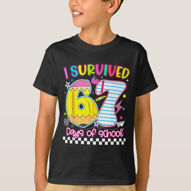 Camiseta I Survived 67 Days Of School Funny Meme Boy Girl T (Frente)