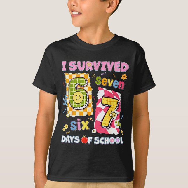 Camiseta I Survived 67 Days Of School Funny Meme Boy Girl T (Frente)