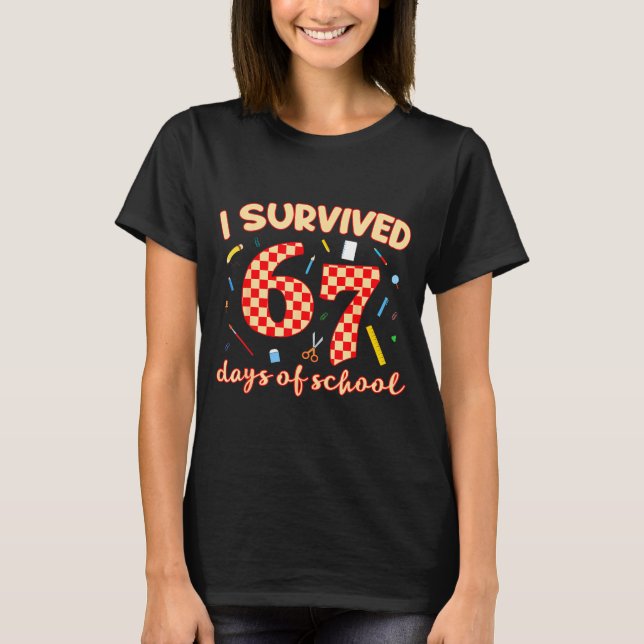 Camiseta I Survived 67 Days Of School Funny Meme Student Te (Frente)