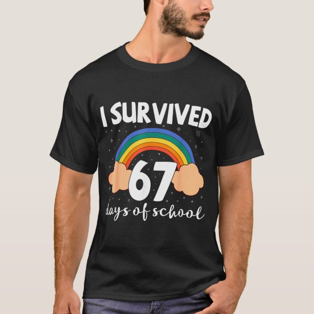 Camiseta I Survived 67 Days Of School Funny Meme Student Te (Frente)