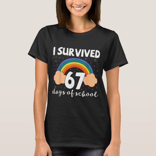 Camiseta I Survived 67 Days Of School Funny Meme Student Te (Frente)