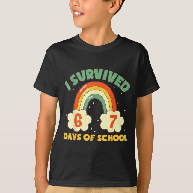 Camiseta I Survived 67 Days Of School Funny Meme Student Te (Frente)