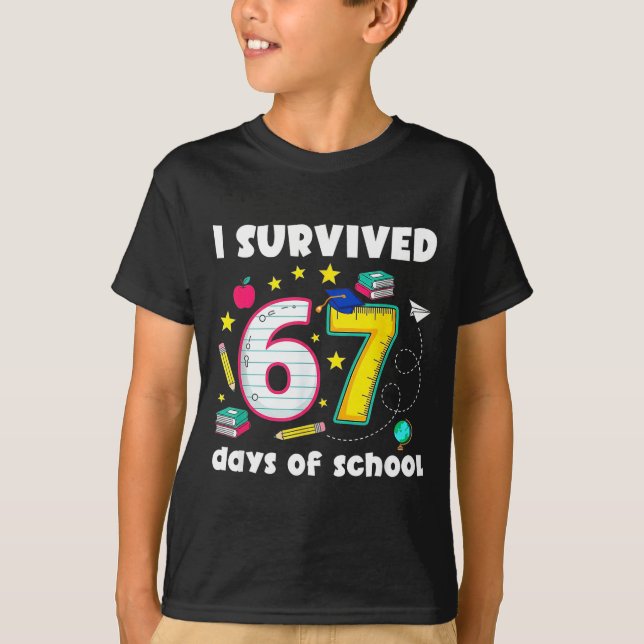 Camiseta I Survived 67 Days Of School Funny Meme Teacher St (Frente)