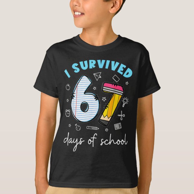 Camiseta I Survived 67 Days Of School Funny Meme Teacher St (Frente)