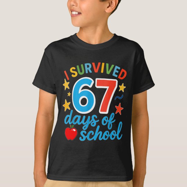 Camiseta I Survived 67 Days Of School Funny Meme Teacher St (Frente)