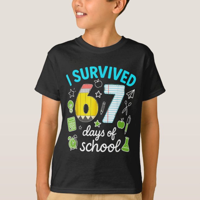 Camiseta I Survived 67 Days Of School Funny Meme Teacher St (Frente)