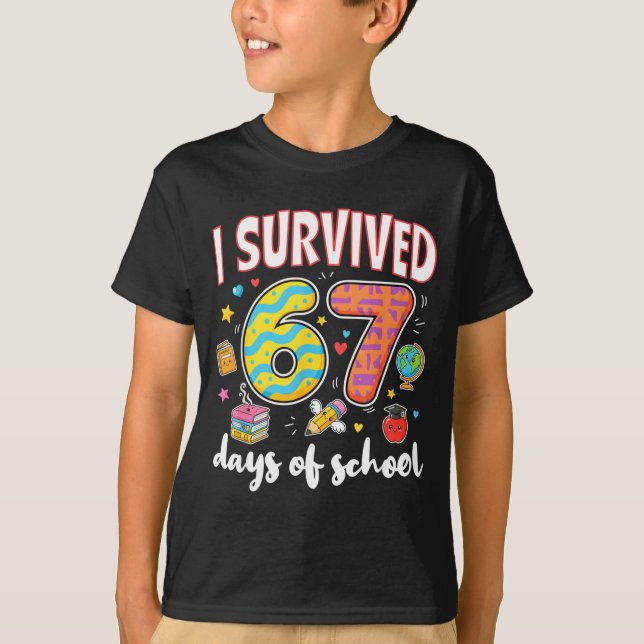 Camiseta I Survived 67 Days Of School Funny Meme Teacher St (Frente)