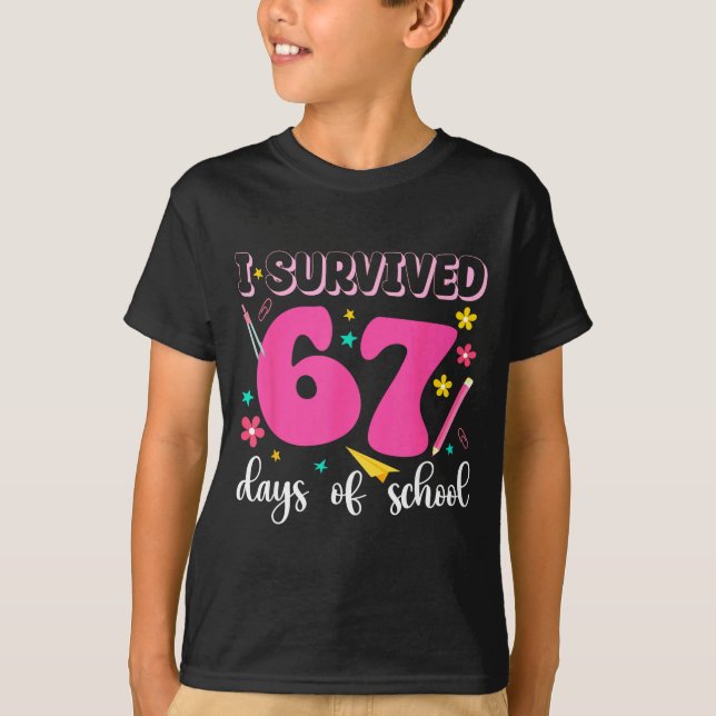 Camiseta I Survived 67 Days Of School Funny Meme Teacher St (Frente)