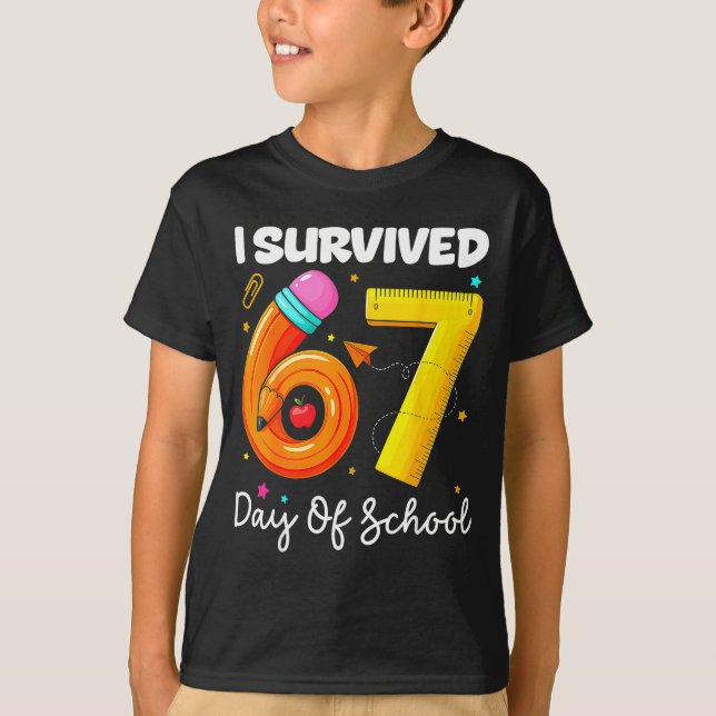 Camiseta I Survived 67 Days Of School Funny Meme Teacher St (Frente)